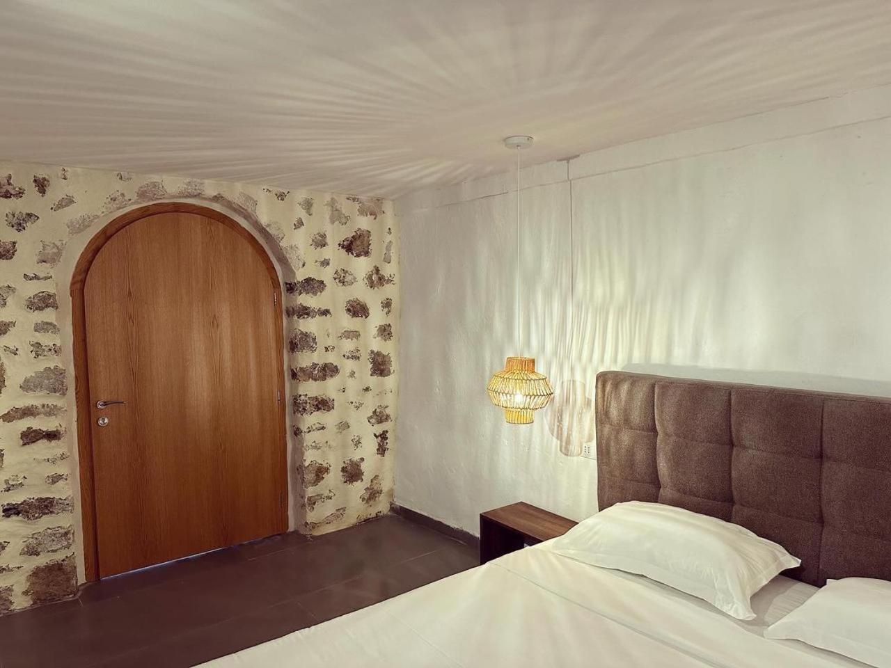 Lion'S Villa Vlorë Esterno foto