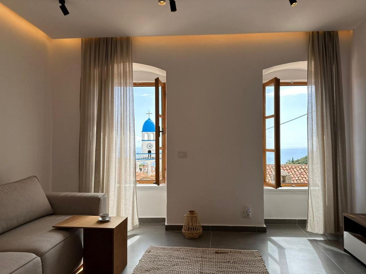 Lion'S Villa Vlorë Esterno foto