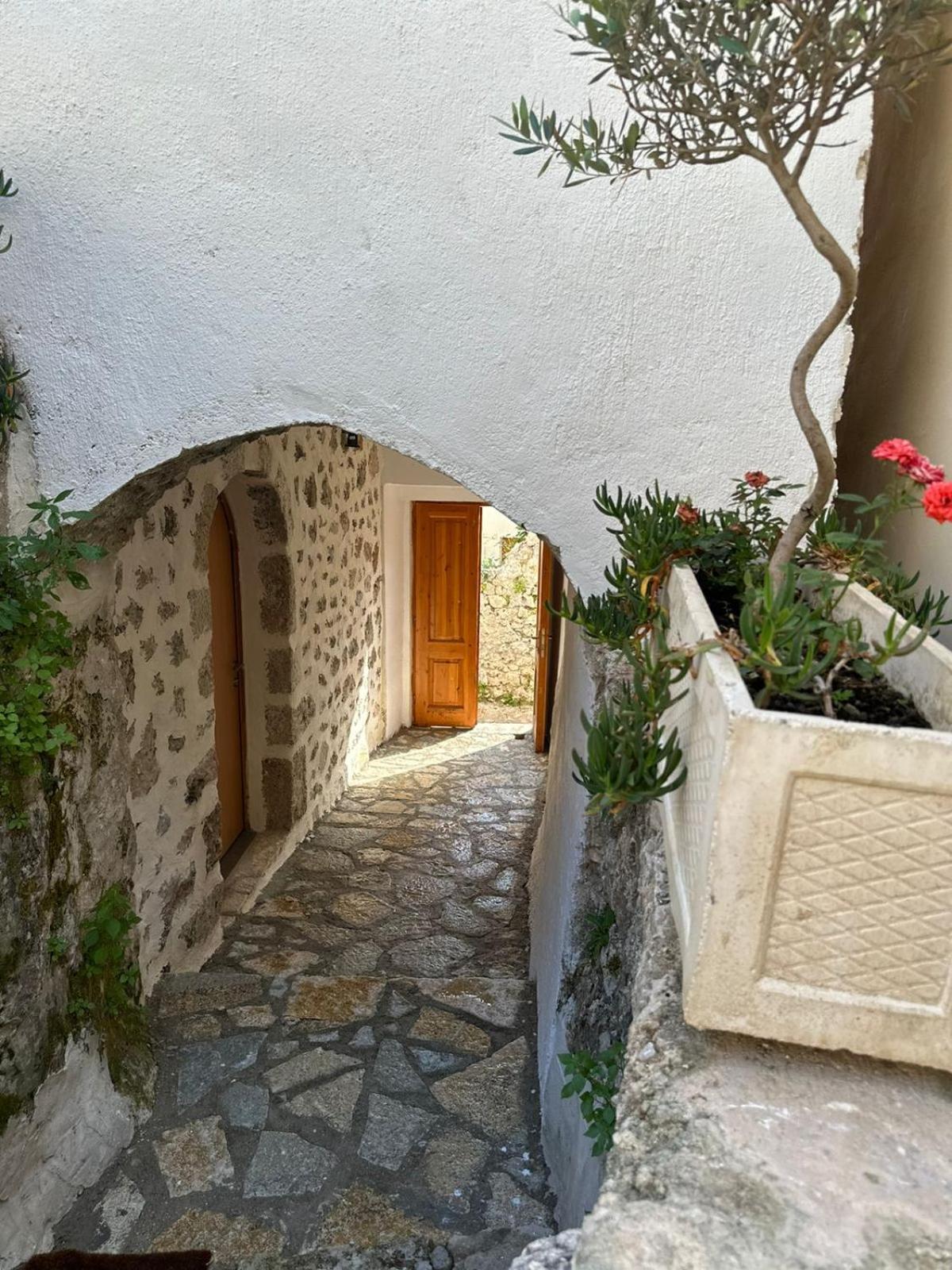 Lion'S Villa Vlorë Esterno foto